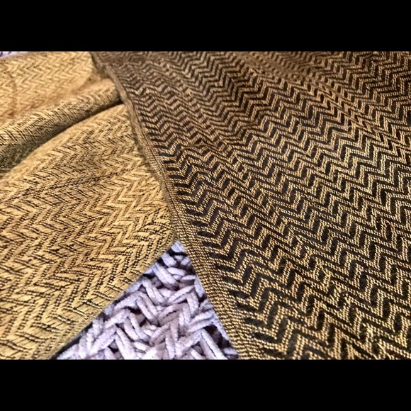 Men’s Fashion Scarf. Reversible zigzag pattern. - Picture 3 of 4